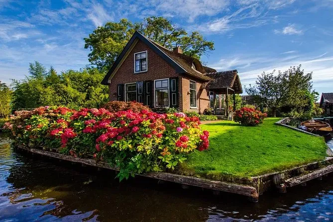 Booking Your Day Trip to Giethoorn from Amsterdam: What's Included