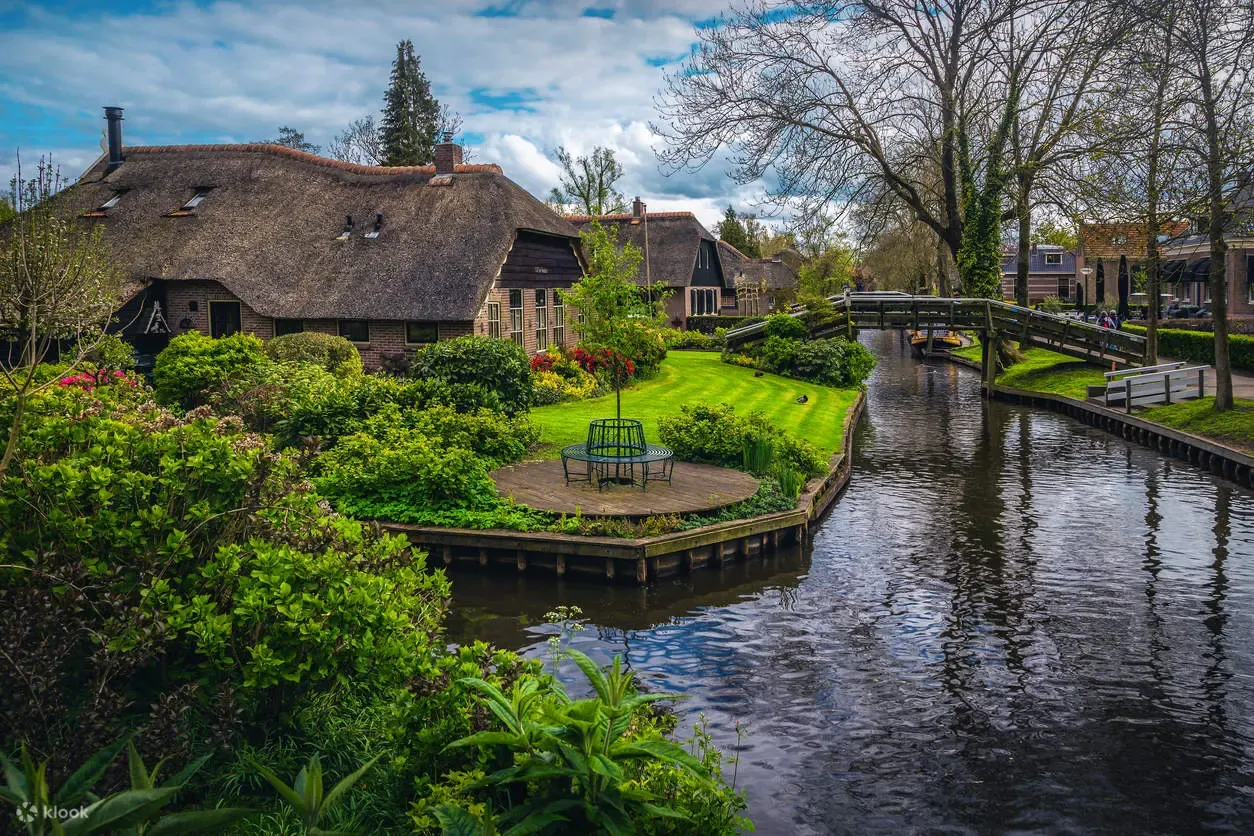 Essential day trips to giethoorn from amsterdam